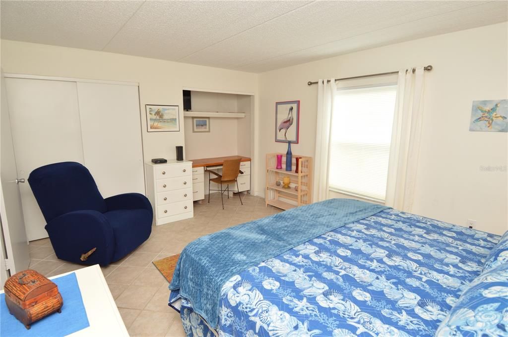 Active With Contract: $1,750 (1 beds, 1 baths, 747 Square Feet)