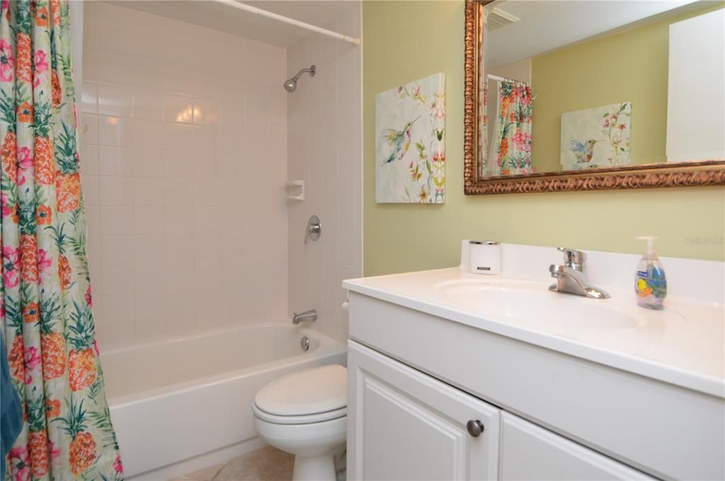 Active With Contract: $1,750 (1 beds, 1 baths, 747 Square Feet)