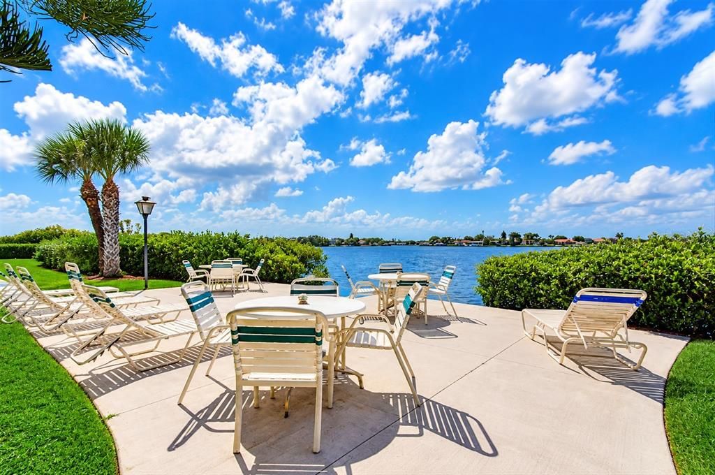 Active With Contract: $1,750 (1 beds, 1 baths, 747 Square Feet)