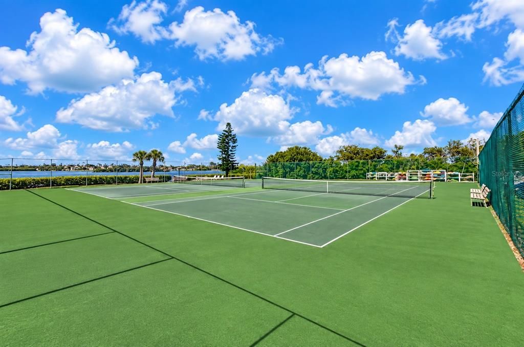 Active With Contract: $1,750 (1 beds, 1 baths, 747 Square Feet)