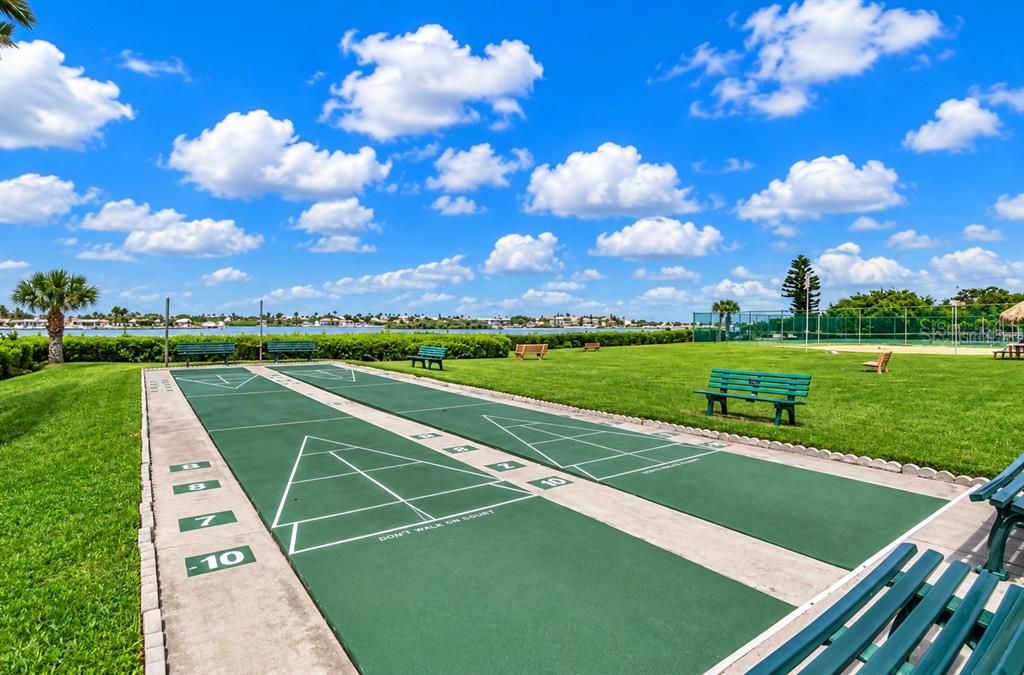 Active With Contract: $1,750 (1 beds, 1 baths, 747 Square Feet)