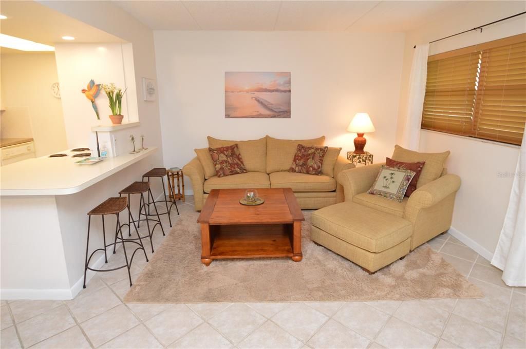 Active With Contract: $1,750 (1 beds, 1 baths, 747 Square Feet)