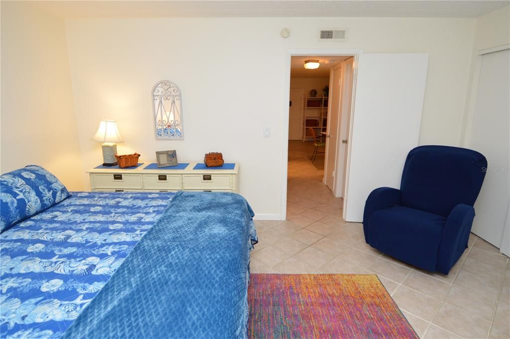 Active With Contract: $1,750 (1 beds, 1 baths, 747 Square Feet)