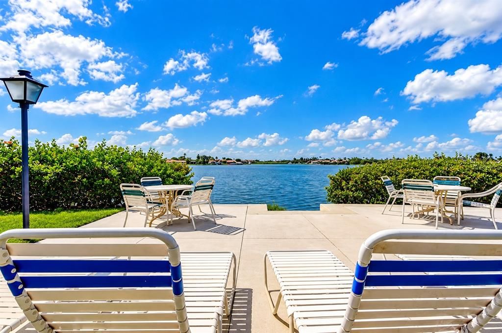 Active With Contract: $1,750 (1 beds, 1 baths, 747 Square Feet)