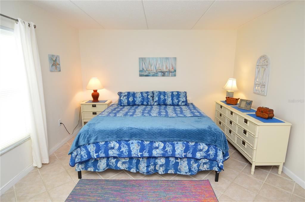 Active With Contract: $1,750 (1 beds, 1 baths, 747 Square Feet)