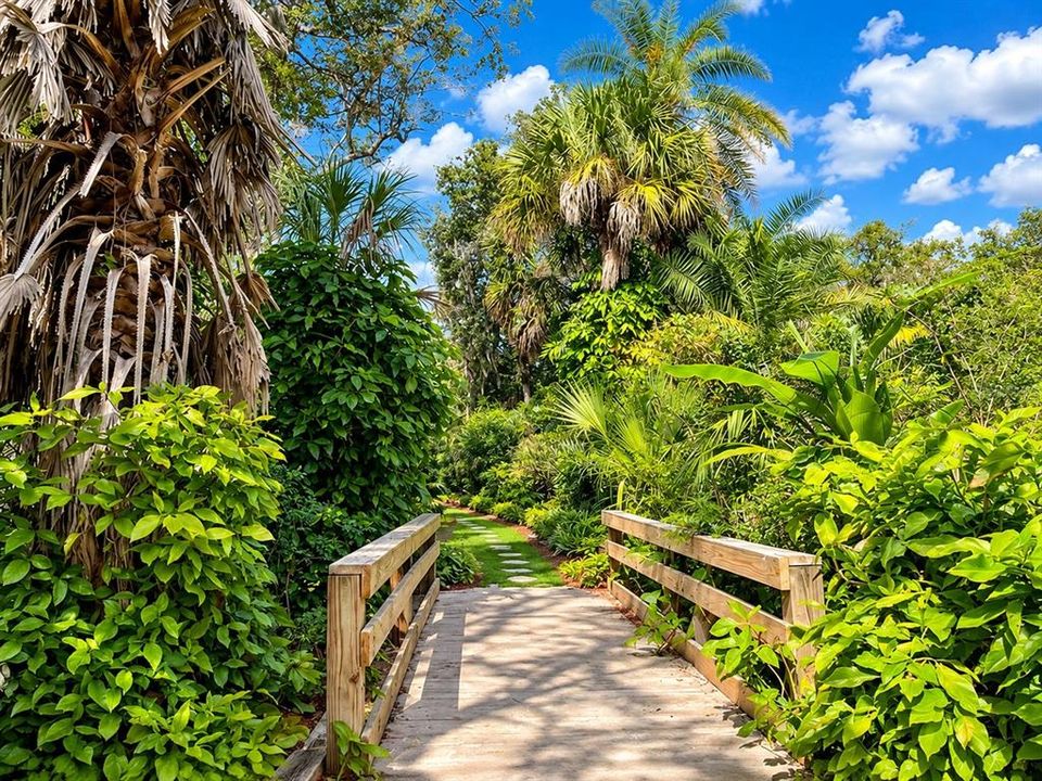 Active With Contract: $1,750 (1 beds, 1 baths, 747 Square Feet)