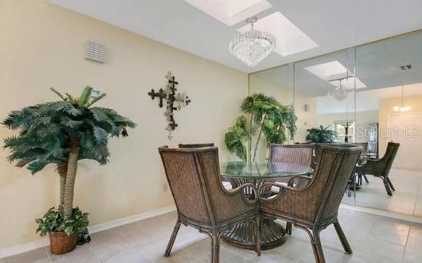 For Sale: $269,900 (2 beds, 2 baths, 1335 Square Feet)