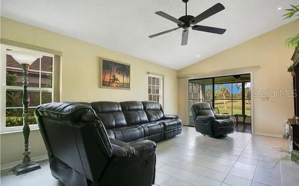 For Sale: $269,900 (2 beds, 2 baths, 1335 Square Feet)
