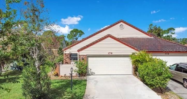 For Sale: $269,900 (2 beds, 2 baths, 1335 Square Feet)