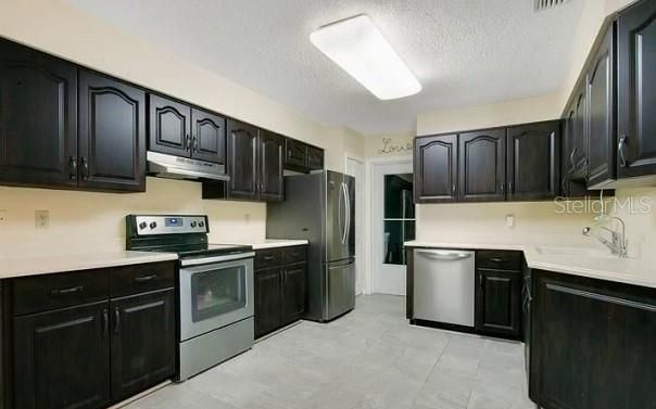 For Sale: $269,900 (2 beds, 2 baths, 1335 Square Feet)