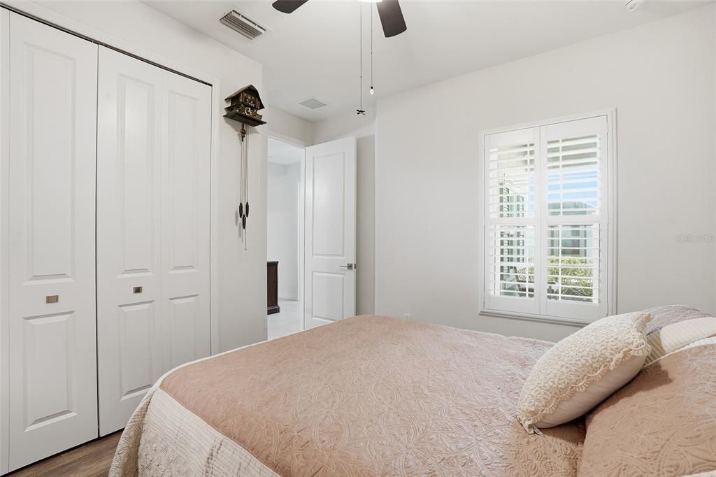Active With Contract: $399,999 (2 beds, 2 baths, 1632 Square Feet)