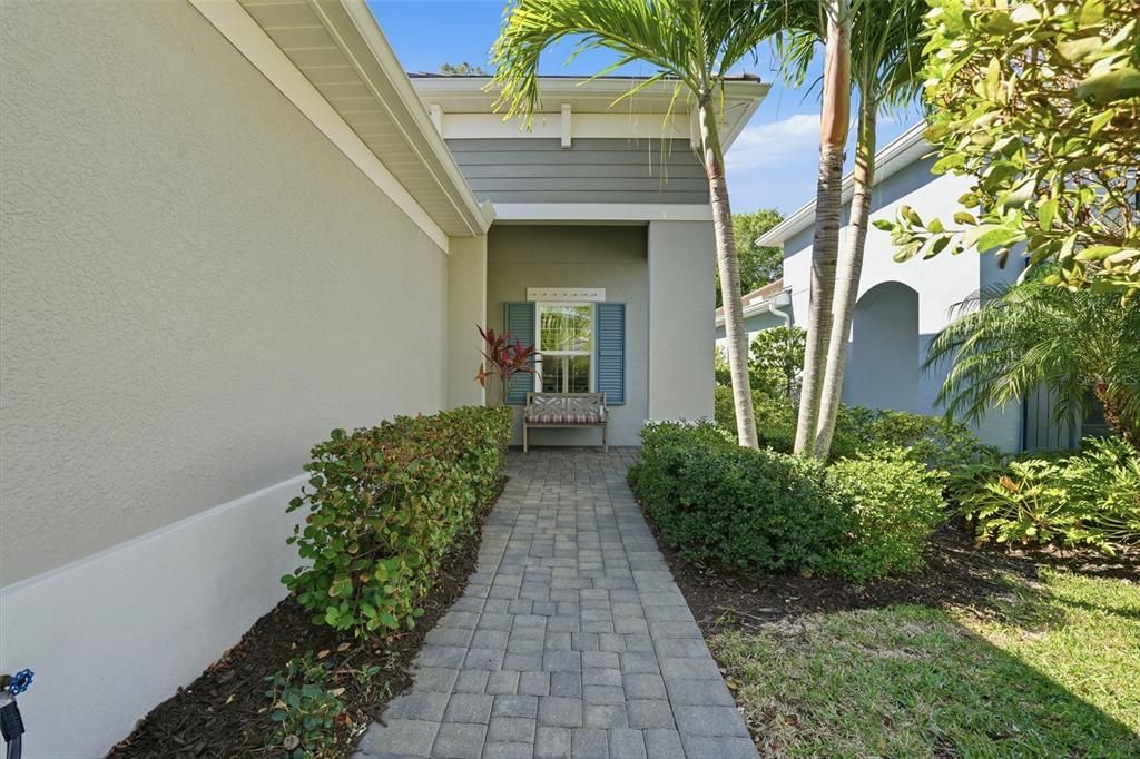 Active With Contract: $399,999 (2 beds, 2 baths, 1632 Square Feet)