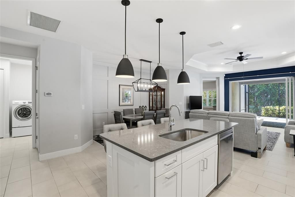 Active With Contract: $399,999 (2 beds, 2 baths, 1632 Square Feet)