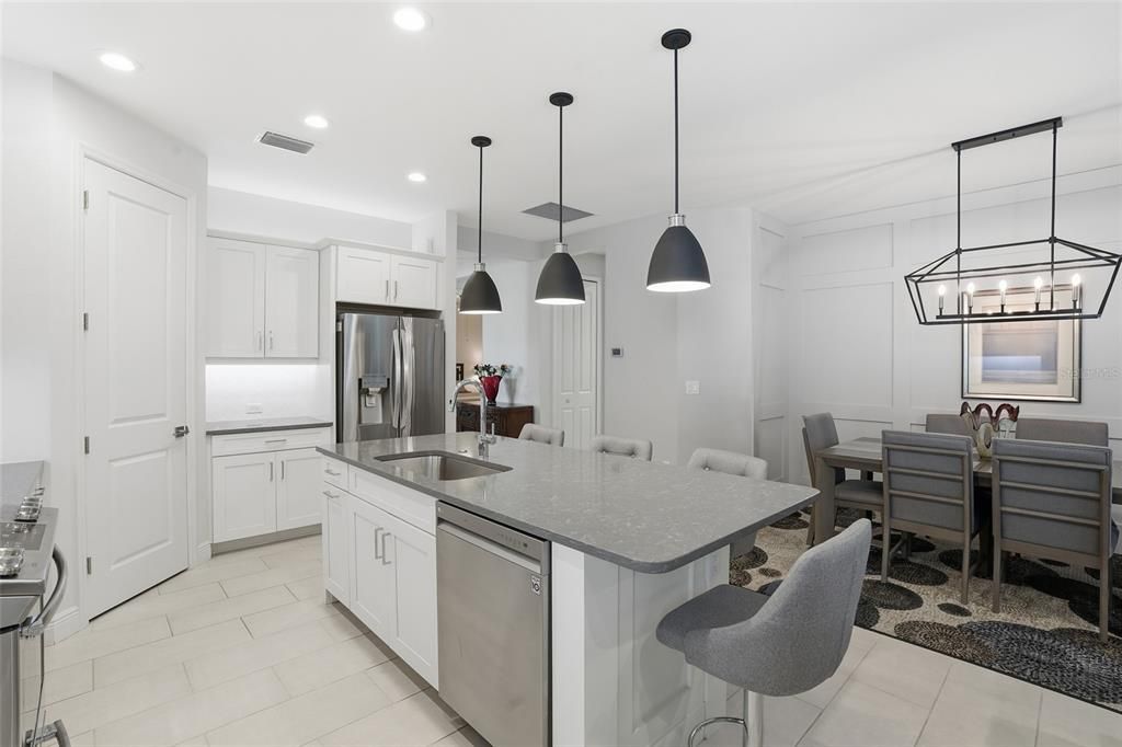 Active With Contract: $399,999 (2 beds, 2 baths, 1632 Square Feet)