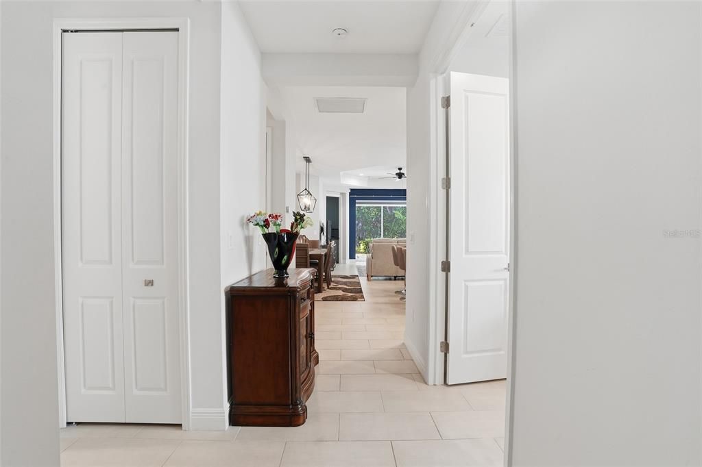 Active With Contract: $399,999 (2 beds, 2 baths, 1632 Square Feet)