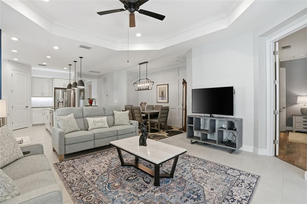 Active With Contract: $399,999 (2 beds, 2 baths, 1632 Square Feet)