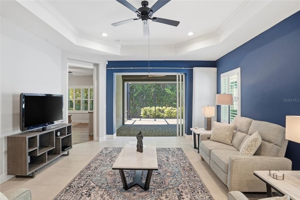 Active With Contract: $399,999 (2 beds, 2 baths, 1632 Square Feet)