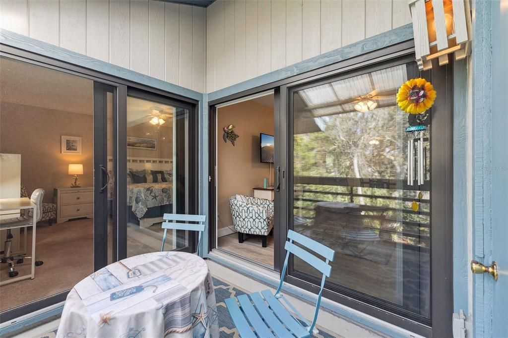 For Sale: $299,900 (1 beds, 1 baths, 891 Square Feet)