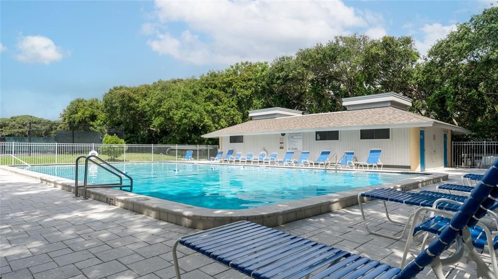 For Sale: $299,900 (1 beds, 1 baths, 891 Square Feet)