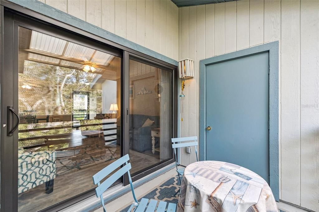 For Sale: $299,900 (1 beds, 1 baths, 891 Square Feet)