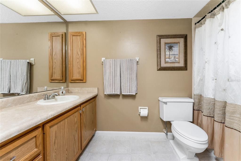 For Sale: $165,000 (2 beds, 2 baths, 1177 Square Feet)