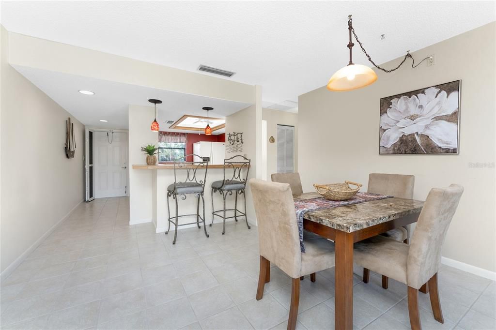 For Sale: $165,000 (2 beds, 2 baths, 1177 Square Feet)