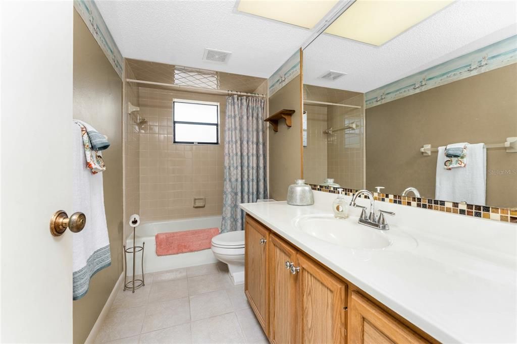 For Sale: $165,000 (2 beds, 2 baths, 1177 Square Feet)