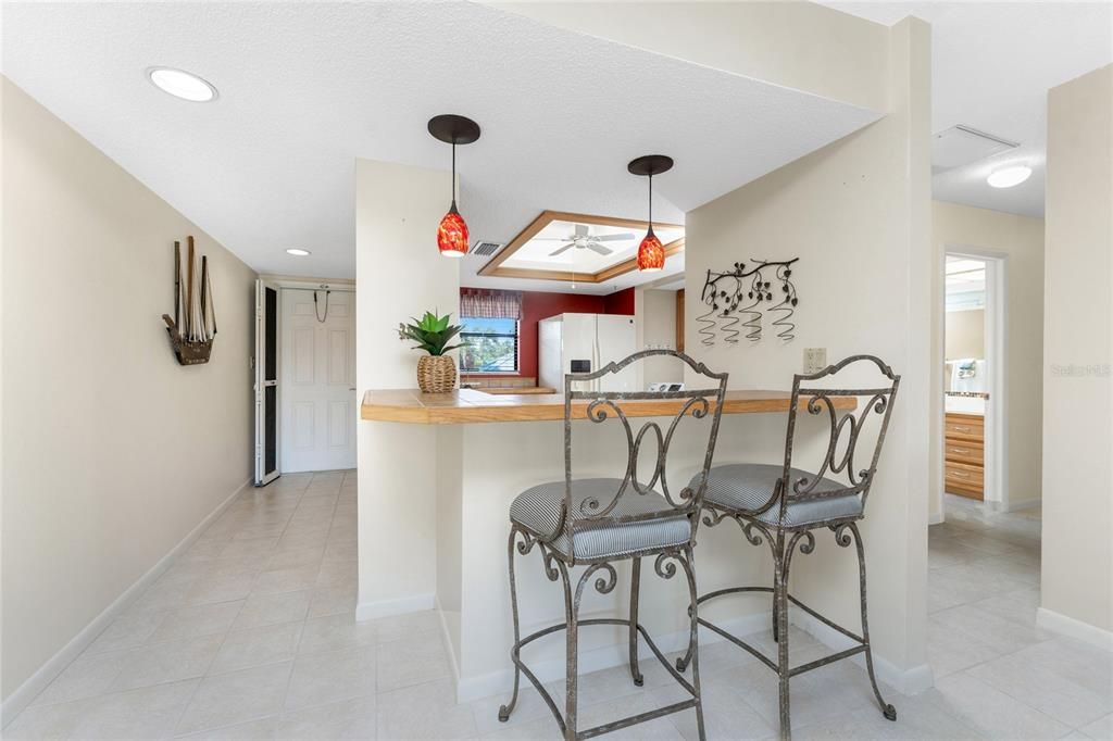 For Sale: $165,000 (2 beds, 2 baths, 1177 Square Feet)