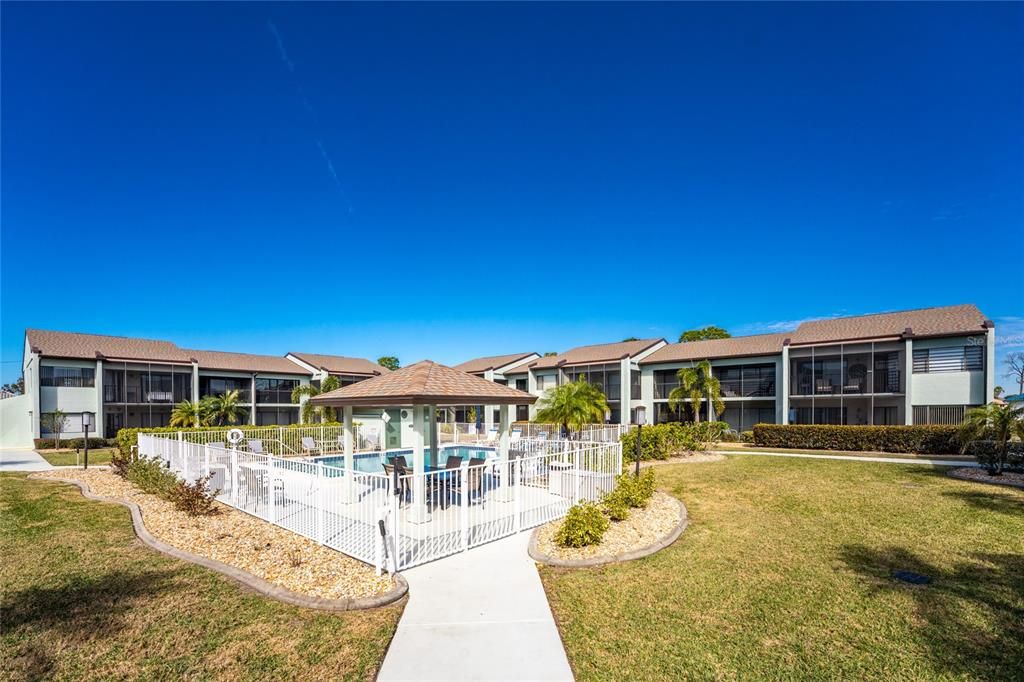 For Sale: $165,000 (2 beds, 2 baths, 1177 Square Feet)