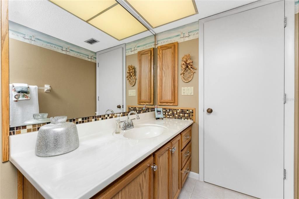 For Sale: $165,000 (2 beds, 2 baths, 1177 Square Feet)