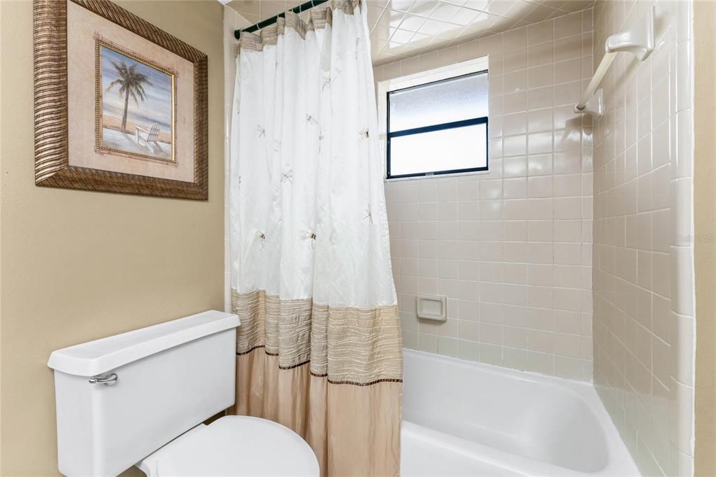 For Sale: $165,000 (2 beds, 2 baths, 1177 Square Feet)