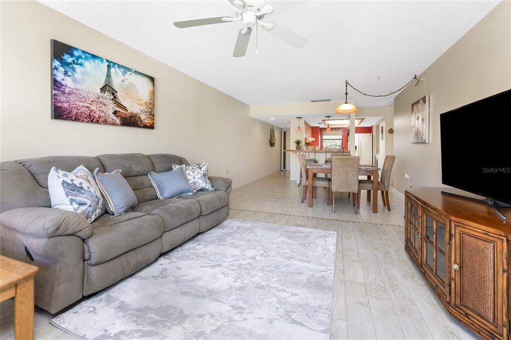 For Sale: $165,000 (2 beds, 2 baths, 1177 Square Feet)
