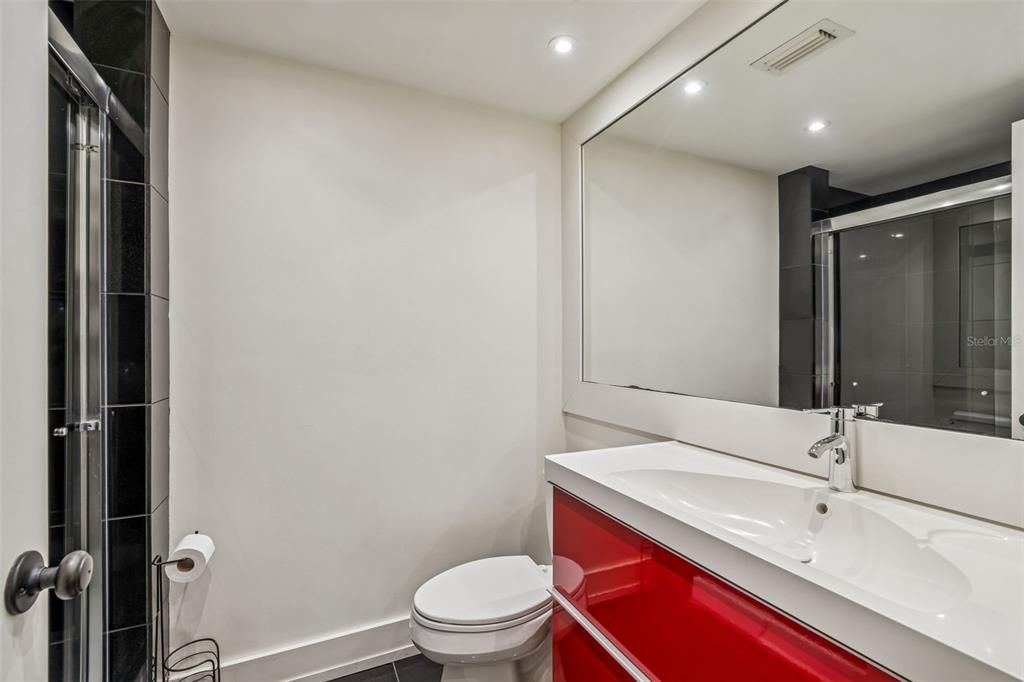 Active With Contract: $159,000 (1 beds, 1 baths, 610 Square Feet)