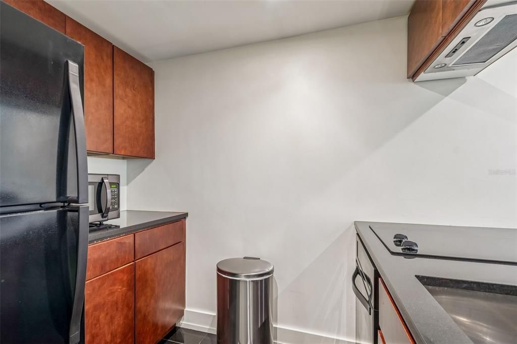 Active With Contract: $159,000 (1 beds, 1 baths, 610 Square Feet)