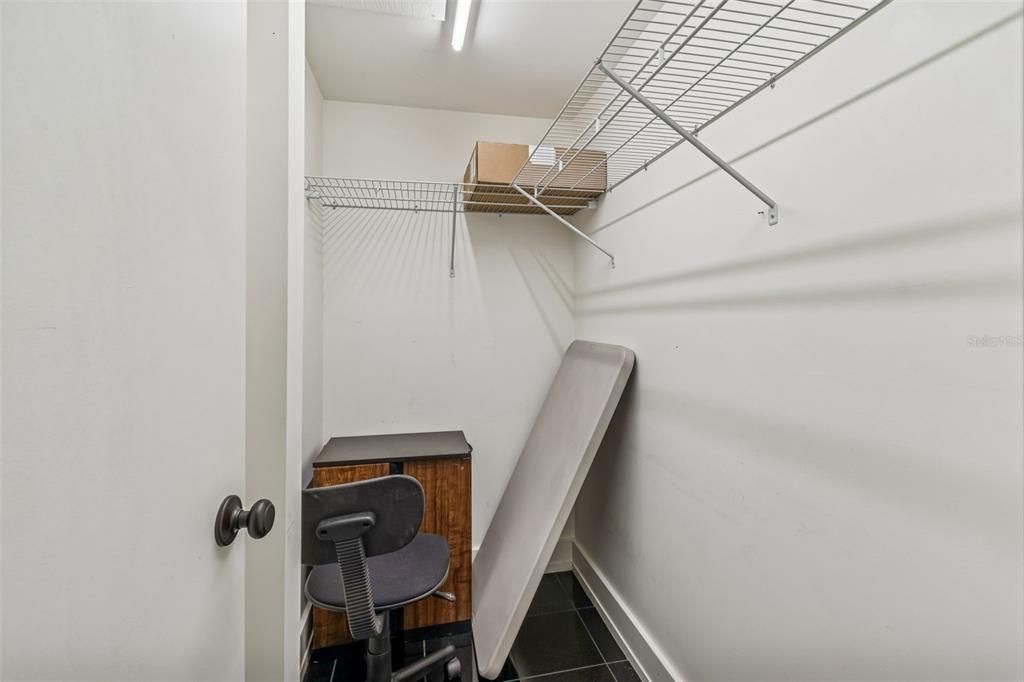 Active With Contract: $159,000 (1 beds, 1 baths, 610 Square Feet)