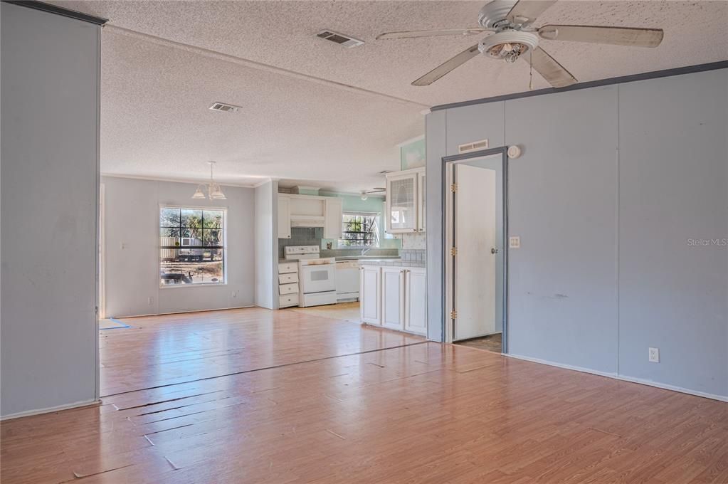 待售: $109,950 (4 贝兹, 2 浴室, 1488 平方英尺)