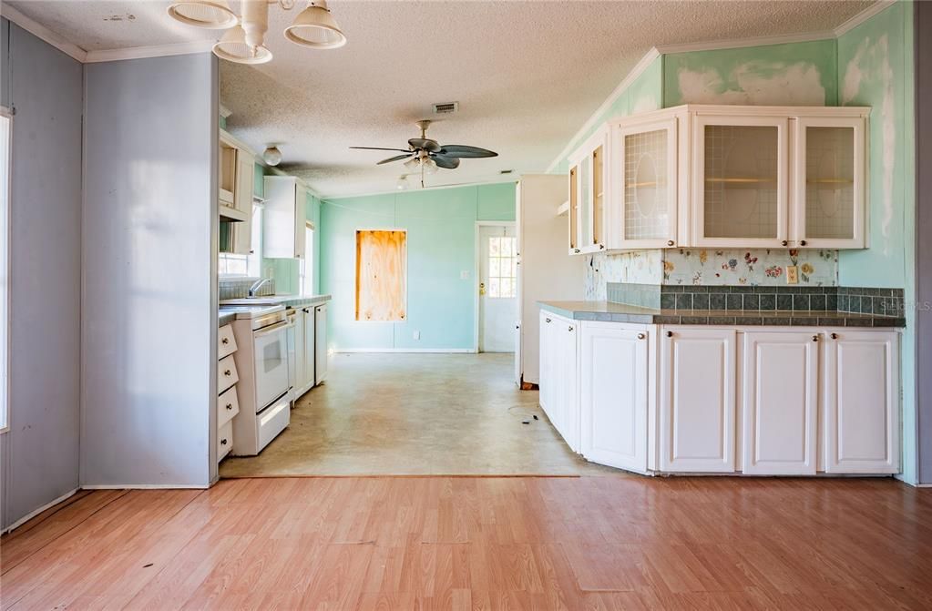 待售: $109,950 (4 贝兹, 2 浴室, 1488 平方英尺)