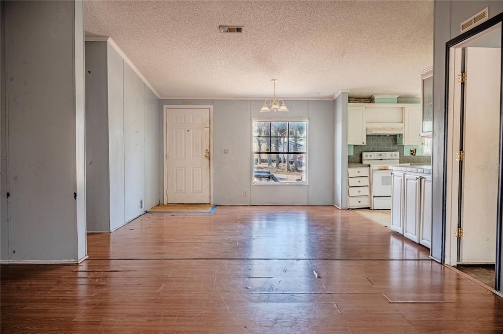 待售: $109,950 (4 贝兹, 2 浴室, 1488 平方英尺)