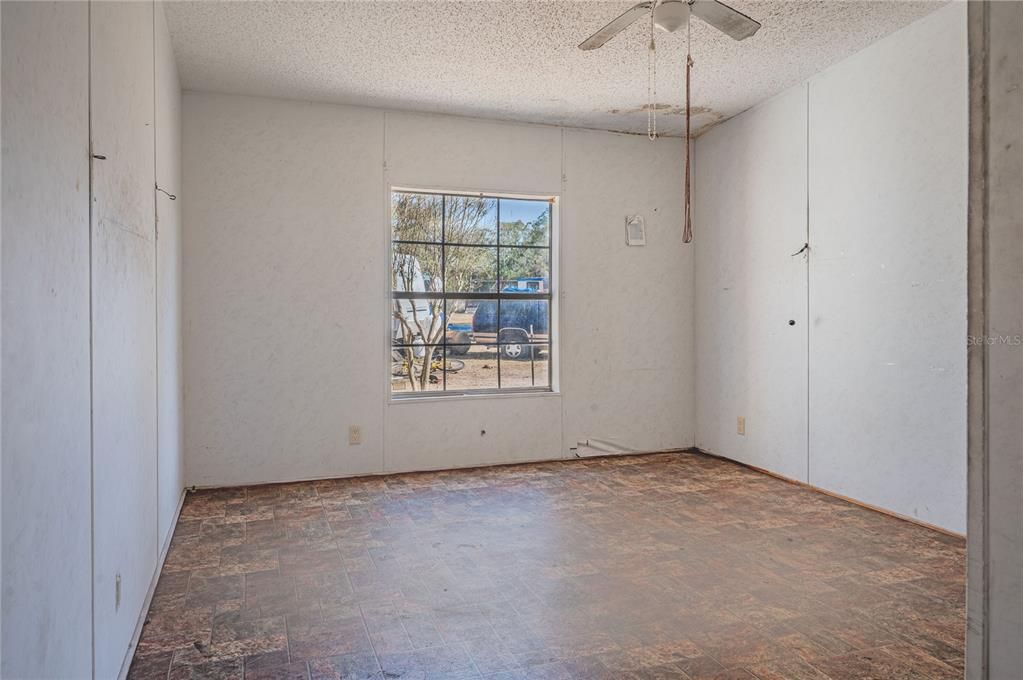 待售: $109,950 (4 贝兹, 2 浴室, 1488 平方英尺)