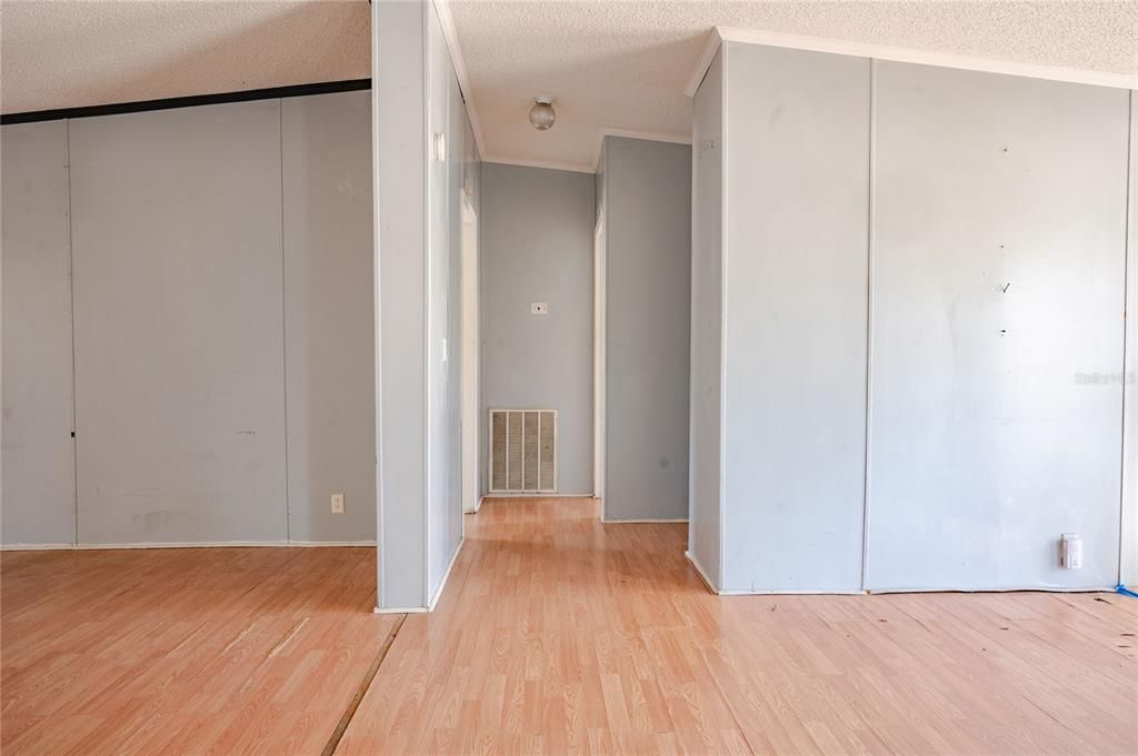 待售: $109,950 (4 贝兹, 2 浴室, 1488 平方英尺)