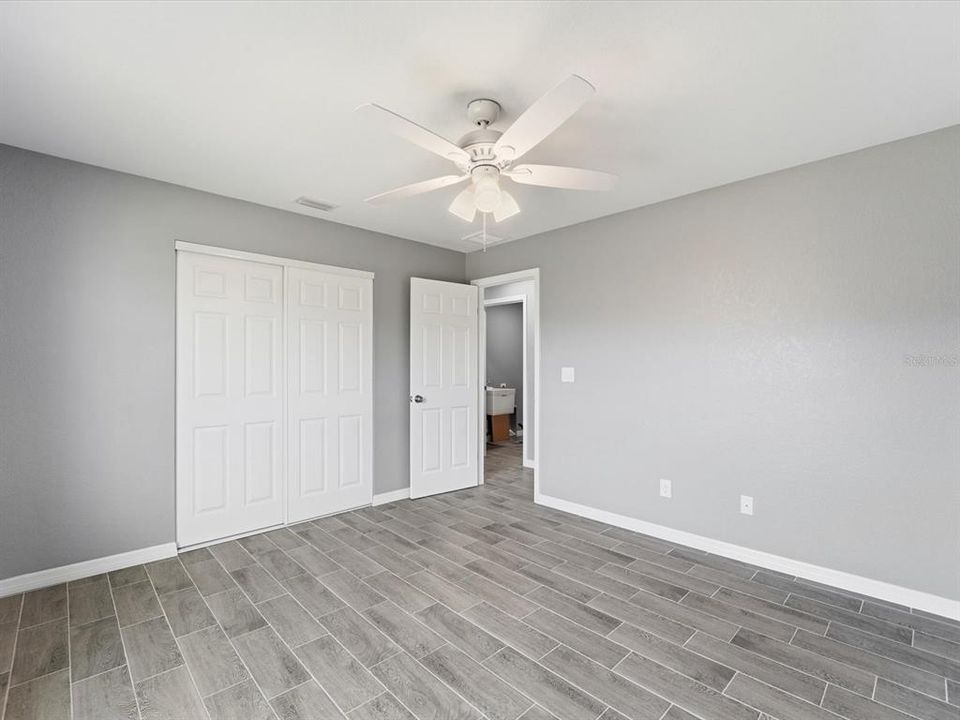 Activo con contrato: $279,900 (3 camas, 2 baños, 1639 Pies cuadrados)