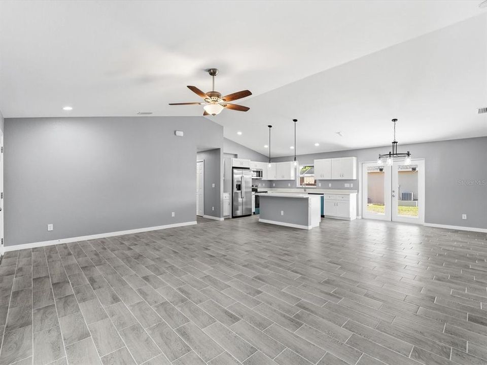 Activo con contrato: $279,900 (3 camas, 2 baños, 1639 Pies cuadrados)