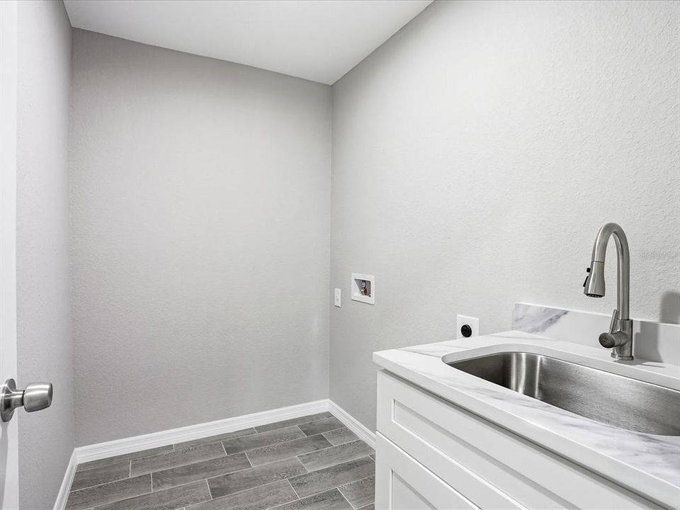 Activo con contrato: $279,900 (3 camas, 2 baños, 1639 Pies cuadrados)