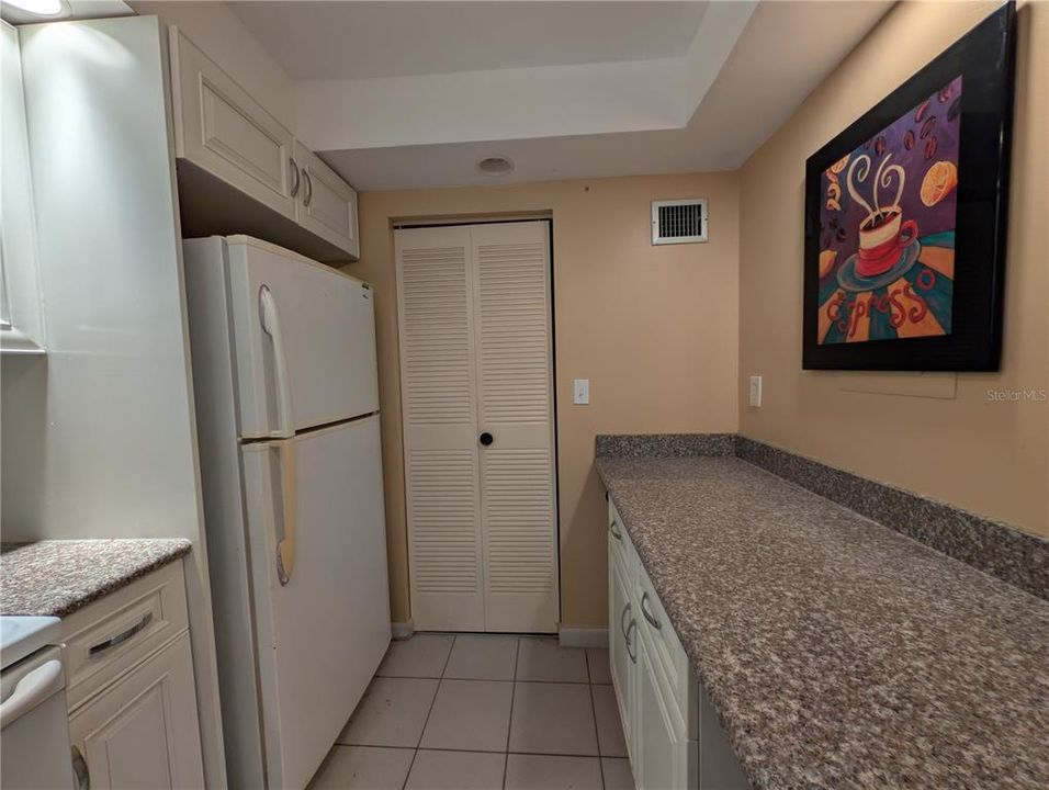 На продажу: $124,900 (2 спален, 2 ванн, 1092 Квадратных фут)
