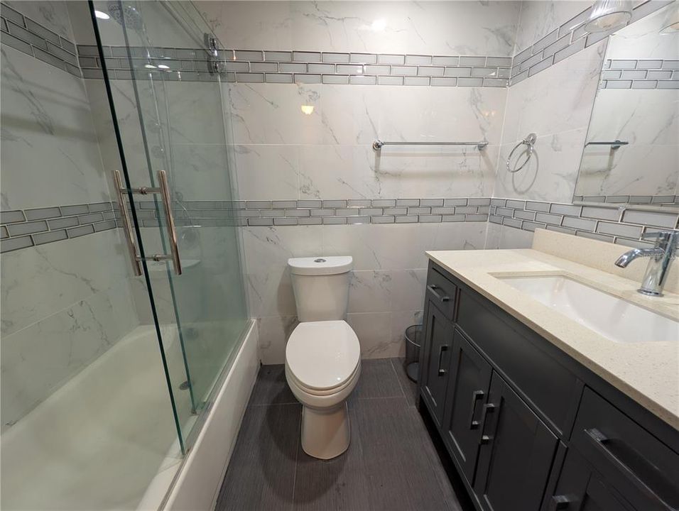 На продажу: $124,900 (2 спален, 2 ванн, 1092 Квадратных фут)