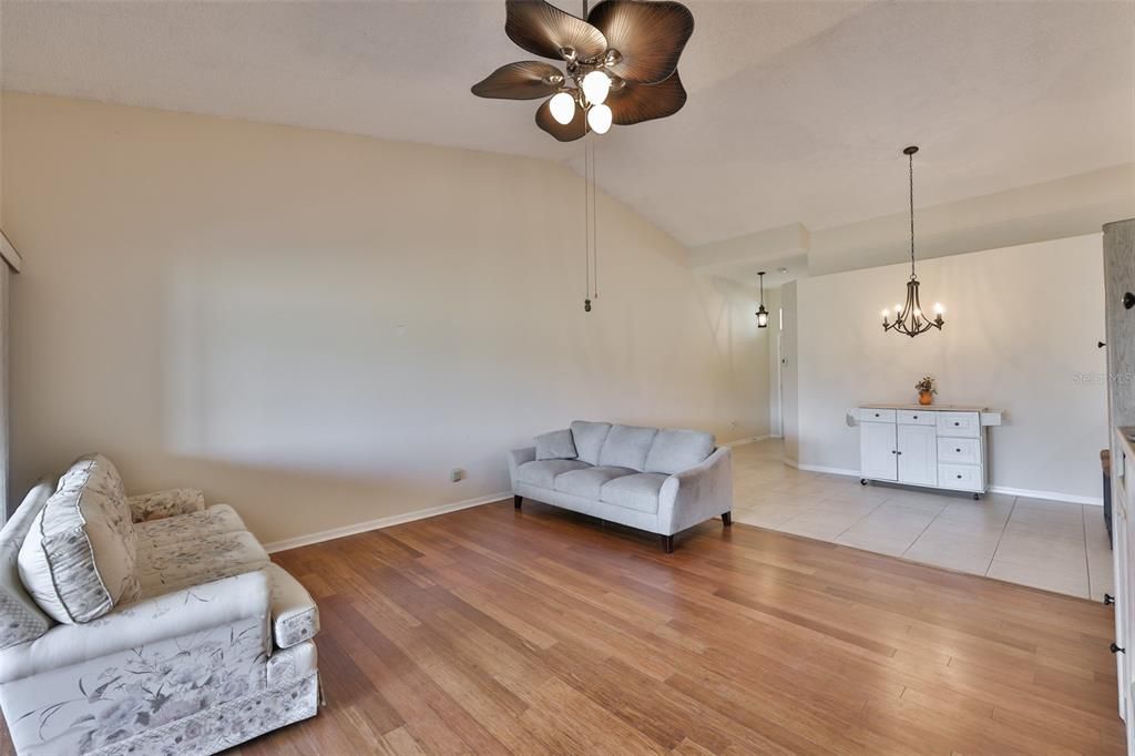 En Venta: $164,900 (2 camas, 2 baños, 1238 Pies cuadrados)