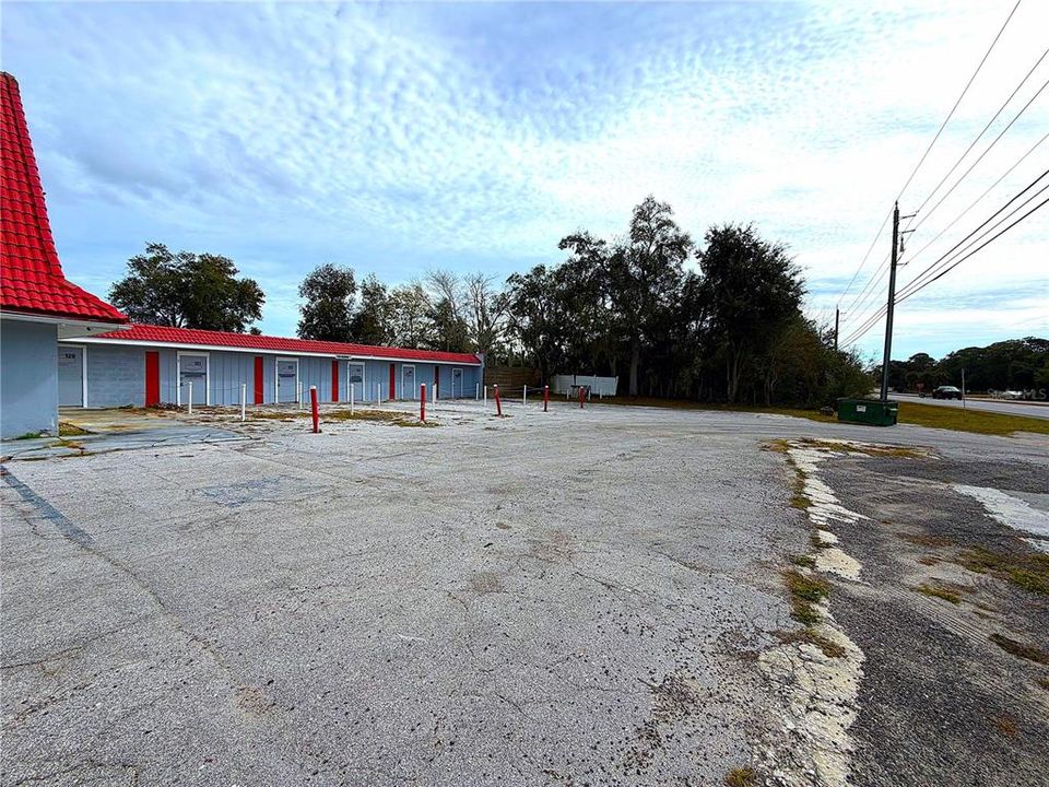 For Sale: $550,000 (4 beds, 3 baths, 10179 Square Feet)