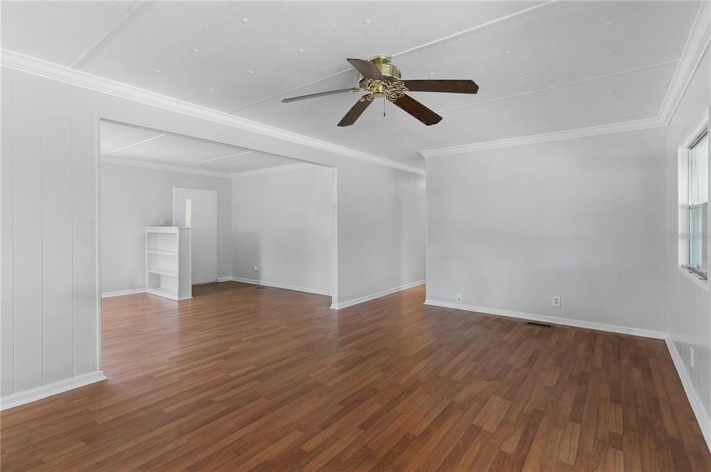 For Sale: $159,900 (3 beds, 2 baths, 1344 Square Feet)