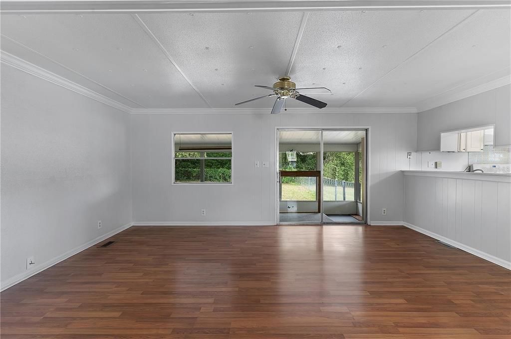 For Sale: $159,900 (3 beds, 2 baths, 1344 Square Feet)