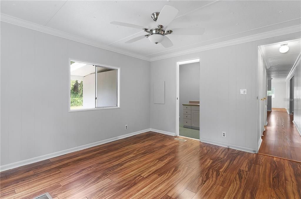 For Sale: $159,900 (3 beds, 2 baths, 1344 Square Feet)